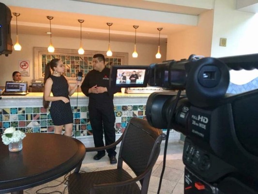 Así es Melissa Handal, la hermosa presentadora de TV y 'barbie' de Instagram