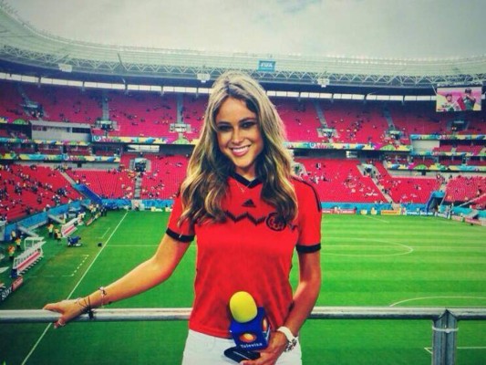 Presentadoras de Televisa, 'manoseadas' en la Copa Oro&nbsp;&nbsp;