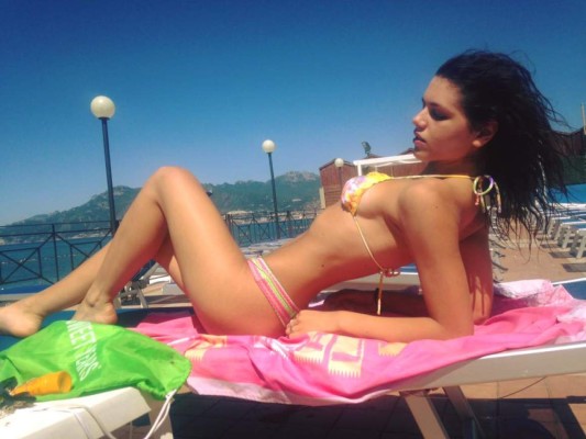 ¡ESCÁNDALO! La sexy italiana que denunció a Higuaín por pedirle fotos de su trasero