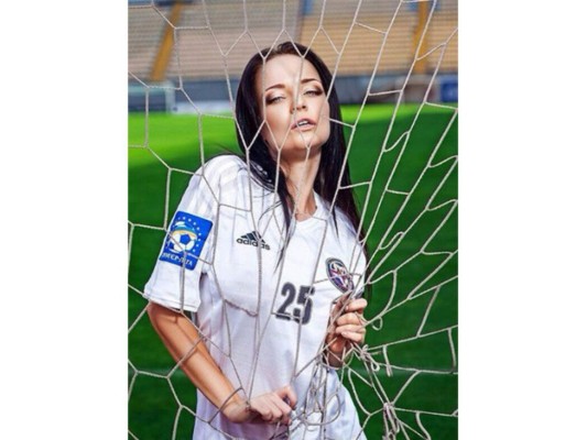 Angelina Petrova se desnudó por el Metalurg