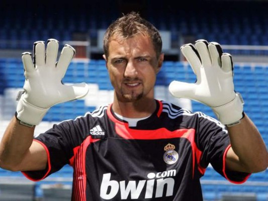 Ahora se dedica a las carreras de autos y escribió un libro donde le tira con todo a Messi, Cristiano y el Barcelona: 'Es falso y provocador'