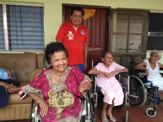 FOTOS: Olimpia lleva alegría a los ancianos en su visita a Danli, El Paraíso