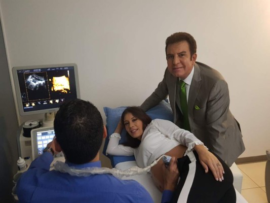 Salvador Nasralla, de presentador deportivo a virtual presidente de Honduras