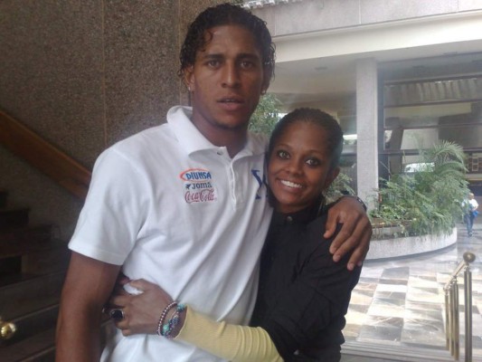 Ella es Isis, la bella hermana del futbolista Carlo Costly