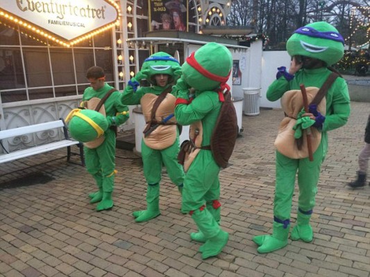 Jugadores del Leicester City se disfrazaron para celebrar su liderato