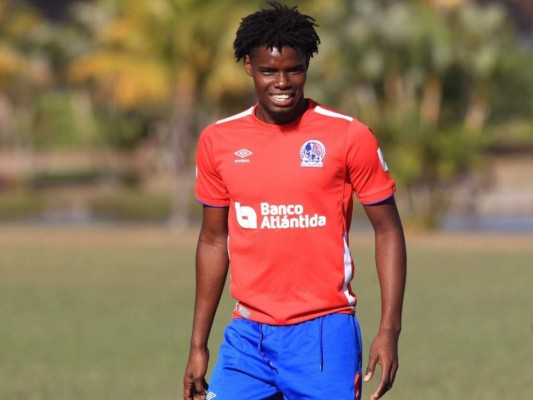 Futbolistas hondureños y sus grandes gestos con sus familias tras recordar su dura niñez