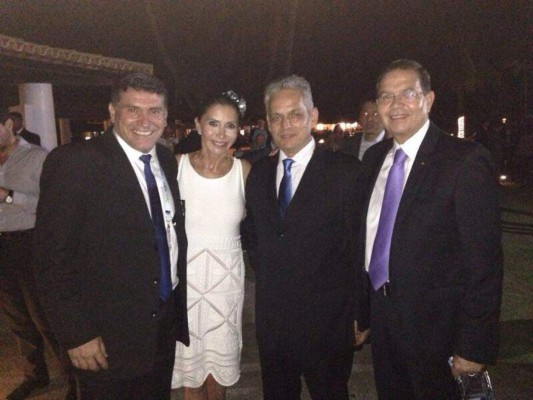 El paso de Luis Fernando Suárez por Honduras: El taxi, el abrazo con Juan Carlos García y Arnold Peralta y la foto con Rambo