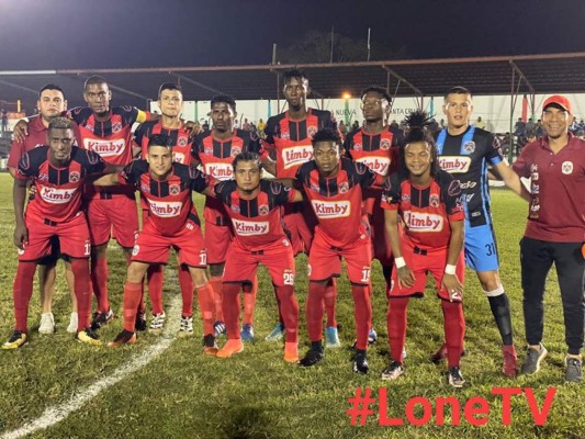 Liga de Ascenso: Uniforme del Barcelona, cancha inundada y Maco Mejía dando instrucciones