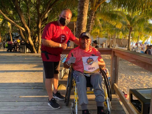 Conmovedora historia y fiesta garifuna incluida: Así se vivió la quinta edición del evento de ciclismo Roatán Point 2 Point