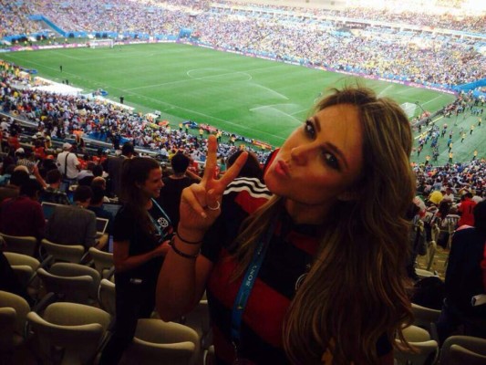 Presentadoras de Televisa, 'manoseadas' en la Copa Oro&nbsp;&nbsp;