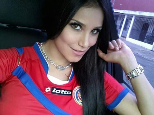 Melissa Mora, la aficionada más sexy de Costa Rica que calienta el clásico ante Honduras
