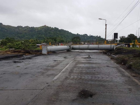 FOTOS: Martes de caos en la zona norte con rastras y postas policiales quemadas