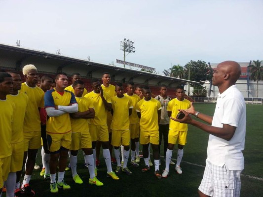 Panamá: Polémica por el salario de Julio César Dely Valdés