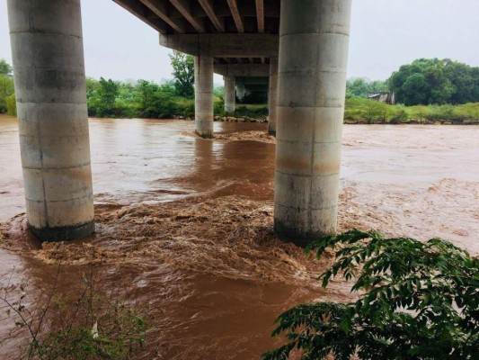 ¡ALERTA! Fuertes tormentas inundan varios departamentos de Honduras