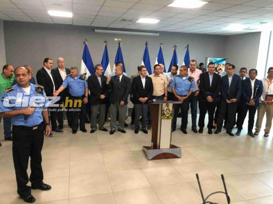 FOTOS: Así fue la reunión entre Fenafuth, Liga Nacional, policía y presidente por el tema de violencia