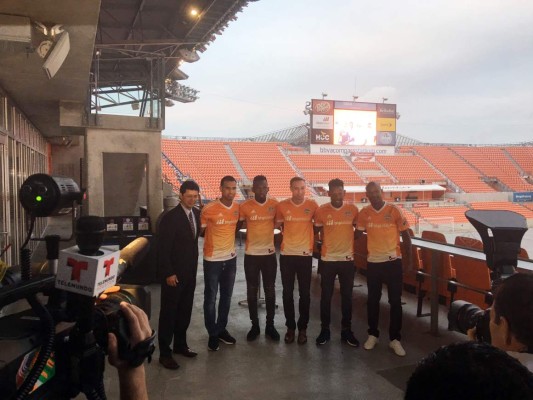 Así fue la presentación de Elis y Quioto con el Houston Dynamo