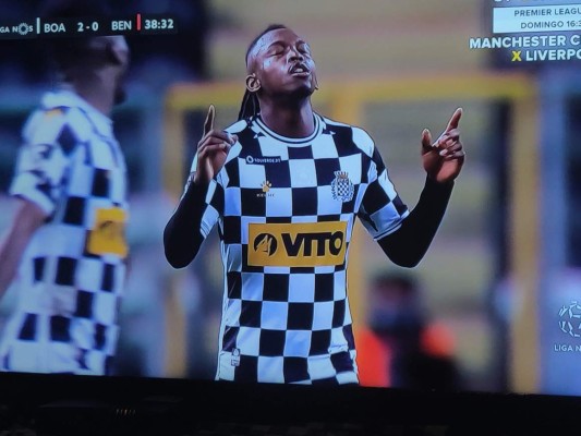 ¡Euforia y júbilo! El festejo del Boavista al vencer a Benfica con Alberth Elis como el mejor del partido