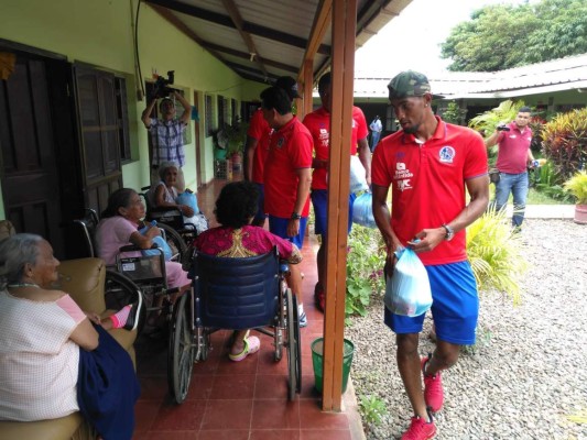 FOTOS: Olimpia lleva alegría a los ancianos en su visita a Danli, El Paraíso
