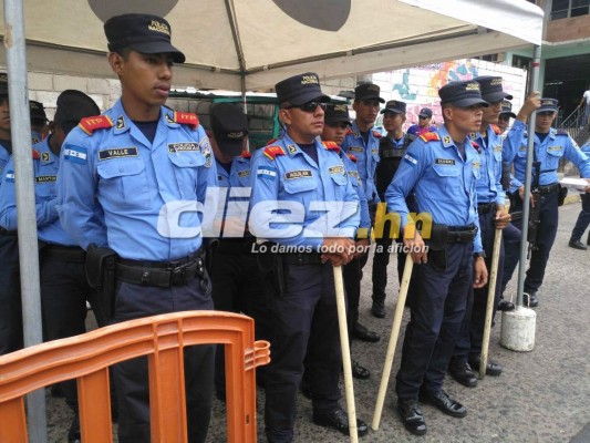Gran ambiente: Máxima seguridad y lluvia en el estadio Nacional para la final Motagua-Marathón