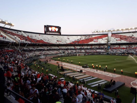 ¡Relajo tras relajo! Nuevos incidentes en las afueras del Estadio Monumental