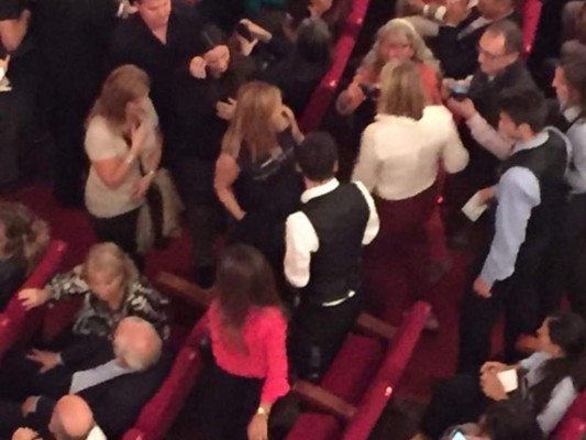 FOTOS: Messi paralizó una obra teatro en pleno desarrollo con su presencia