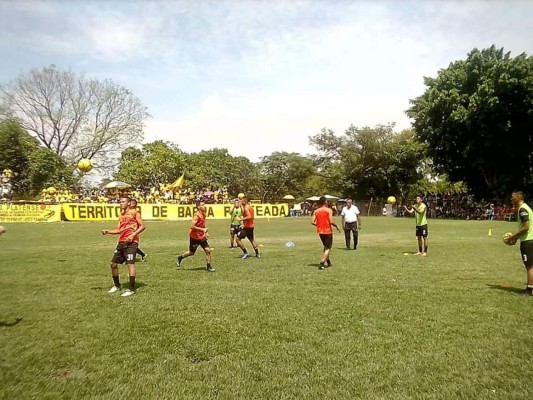 Colapsa gradería previo a juego de semifinal en Segunda División de El Salvador
