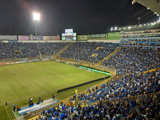 ¡Los 'jeques' y el mensaje a Bukele! Las postales de El Salvador vs. México en el Cuscatlán