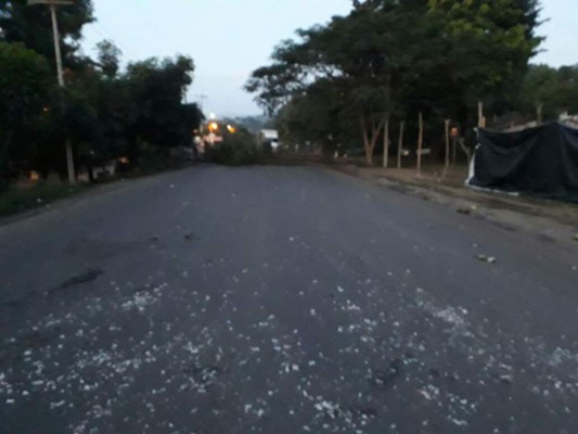 EN FOTOS: Carros quemados y carreteras tomas en casi toda Honduras