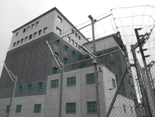 Alfredo Hawit está en una celda de 12 metros cuadrados en Suiza