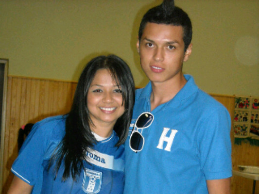 Hondureños por el mundo vibrando por la Bicolor