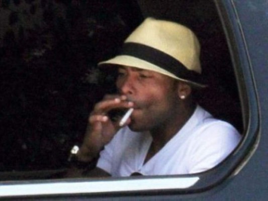 FOTOS: Los futbolistas que han sido sorprendidos fumando