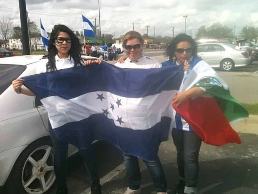 La afición hondureña se pone la H