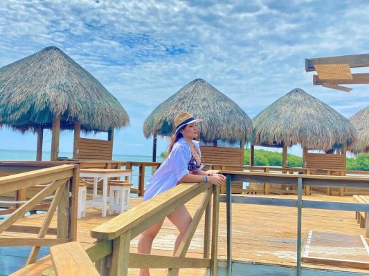 Virginia, la preciosa esposa de Emilio Izaguirre y sus vacaciones en las Islas de la Bahía