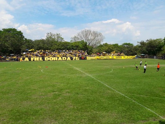 Colapsa gradería previo a juego de semifinal en Segunda División de El Salvador