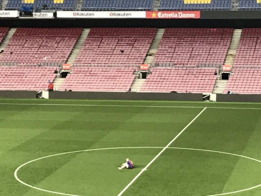 Las fotos de Andrés Iniesta en el Camp Nou que parten el corazón