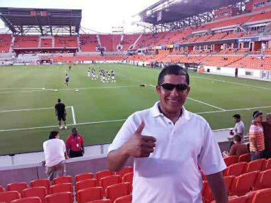 La afición hondureña se pone la H