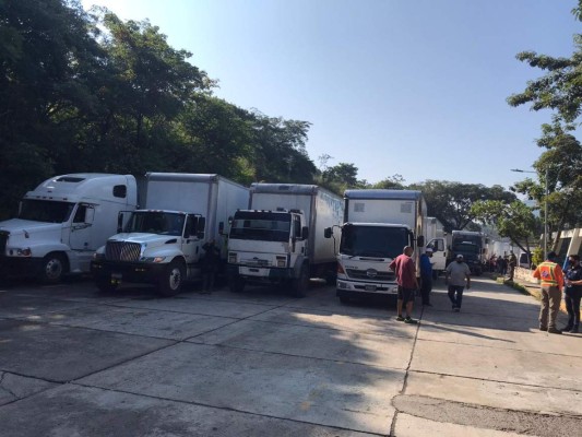 ¡Gracias hermanos! El Salvador envía a Honduras 54 camiones con 30 toneladas de alimentos para afectados de Eta