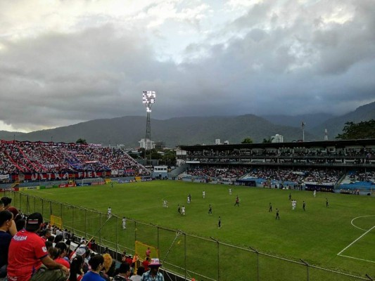 Olimpia desborda la locura de sus fanáticos en el Estadio Morazán