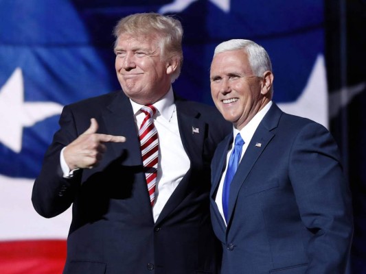 Vicepresidente de Estados Unidos confunde bandera de Nicaragua con la de Israel