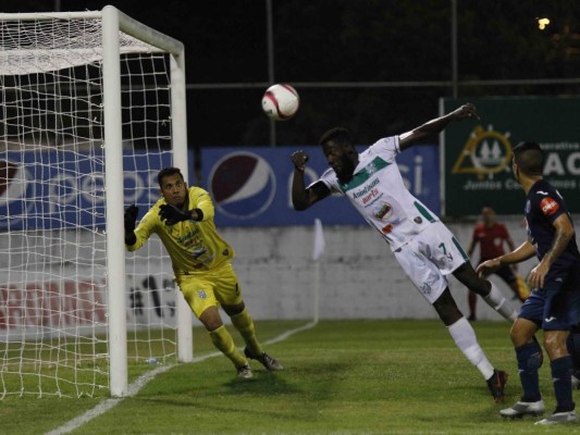 FICHAJES: Vuelve Tyson, dos uruguayos a dirigir en Honduras y; ¿nuevo legionario?