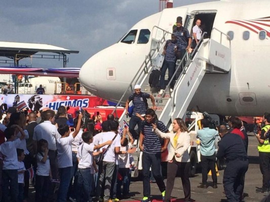 Costa Rica llegó a su país y fue recibida por el presidente