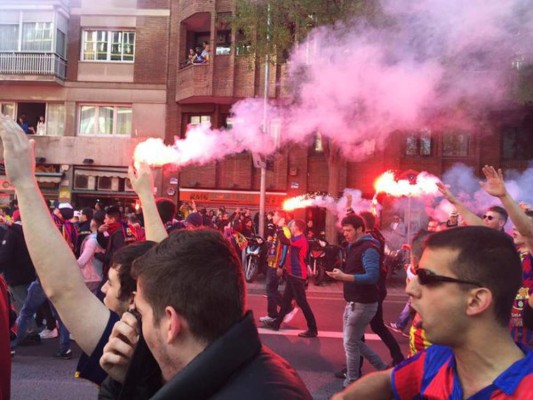 Ambientazo previo en el Camp Nou por el clásico español