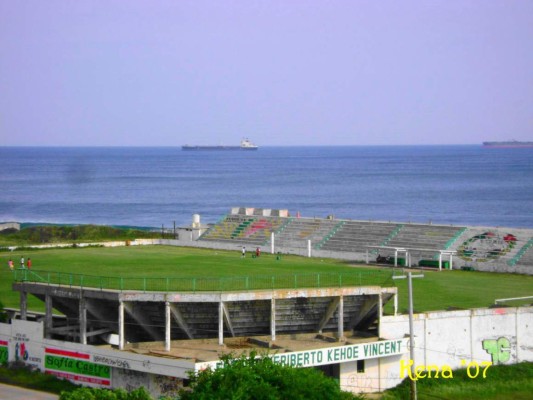 México tiene uno de los estadios más extraños del mundo: está a la orilla del mar y enamora a la afición