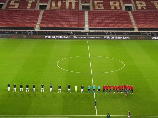 FOTOS: El 'caño' a Sergio Ramos, el enfado de Luis Enrique y los debutantes en el Alemania-España