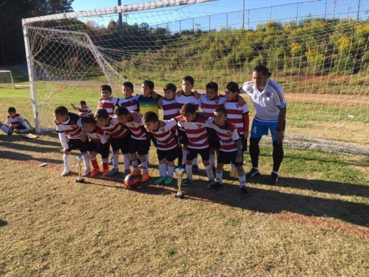 Así es Luis Cálix, el hondureño que venció a la muerte para formar campeones