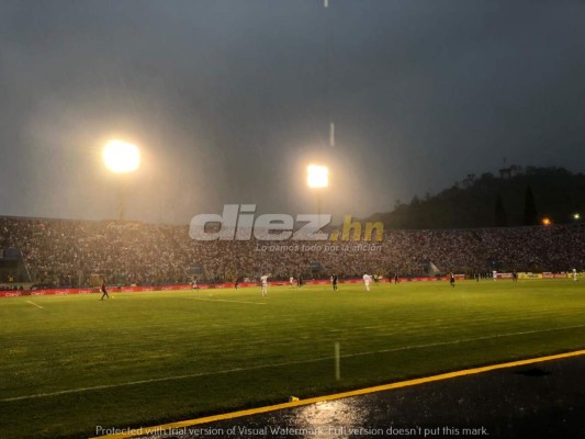 NO SE VIO: Los ladrillos, la furia de Manolo y Amado en la barra del Motagua