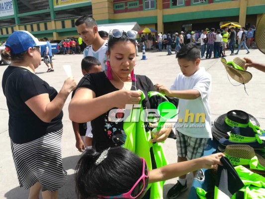 ¡AMBIENTAZO! Espectacular lleno en el Juan Ramón Brevé previo a la Gran Final de Ascenso