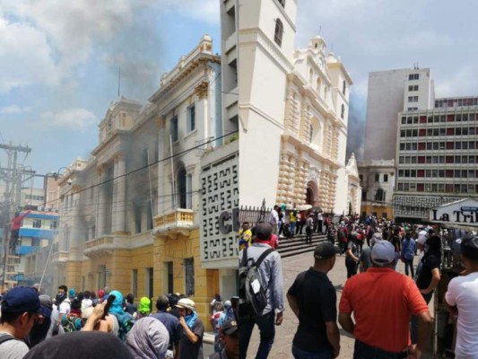 FOTOS: Así se vivieron los enfrentamientos y protestas en Honduras