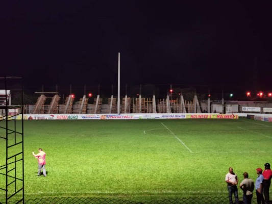 Fotos: Encienden la primera torre de luz en el Estadio Francisco Martínez de Tocoa