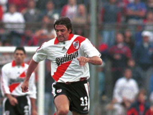 ¿Traidores? Los futbolistas que defendieron la camiseta de Boca y River en la historia